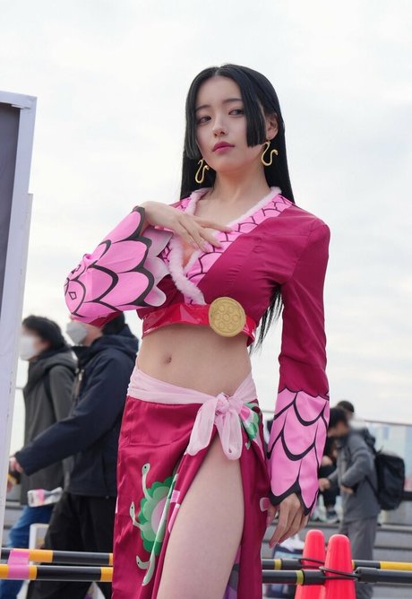 18歳のオンリーファンズ アートポルノ アーカイブ