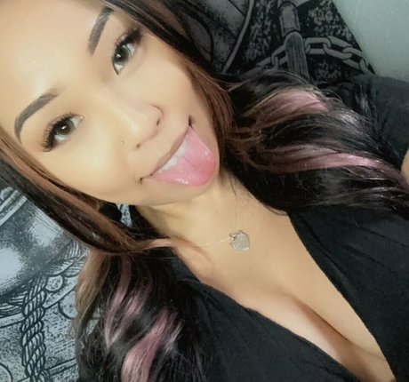 垂れ乳オンリーファンズ 美しいポルノ 写真