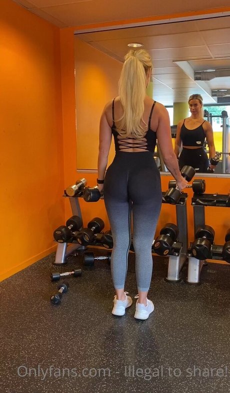 Cuurvybabe profile image