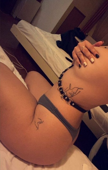 claudiroxa 裸のポルノスター 写真