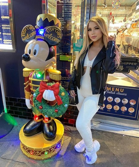 Rafaela Nakamura top profile image