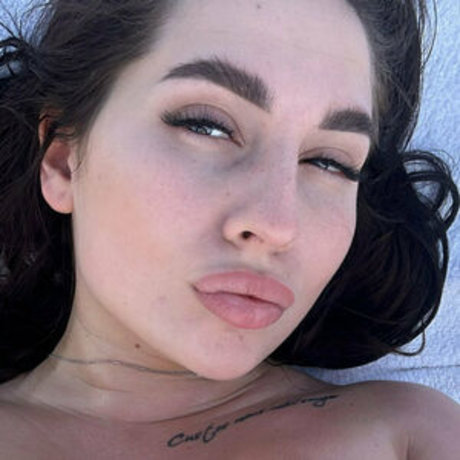 アジア人ママオンリーファンズ セクシーヌード 写真