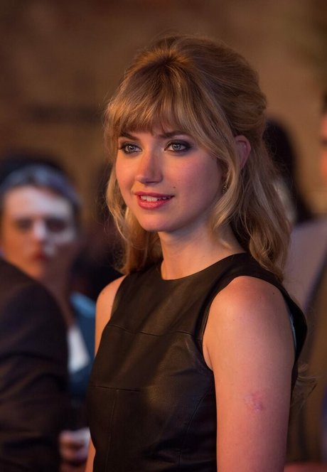 Imogen Poots 美しいモデル ギャラリー