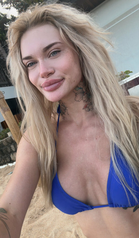 アジア人カップルオンリーファンズ セクシー 写真