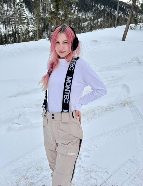 ridewithcarms アダルトモデル 写真