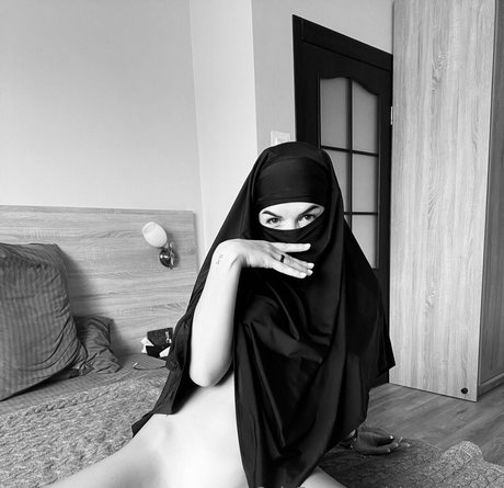 大学のオンリーファンズ セクシー裸 画像