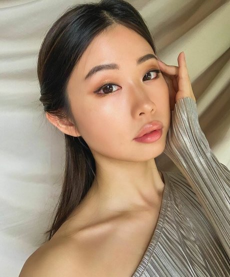 Emi Wong ヌードモデル ギャラリー