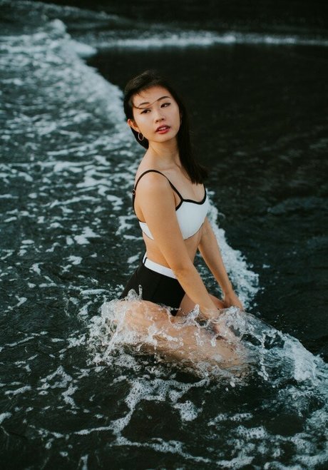 Emi Wong ヌードモデル 画像