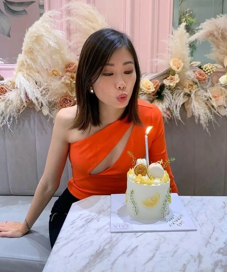 Emi Wong ポルノスター セクシー 画像