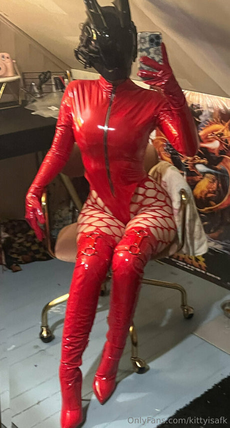 ブルネットのティーンオンリーファンズ ポルノ 写真