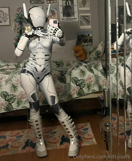 垂れ乳オンリーファンズ ポルノ 画像