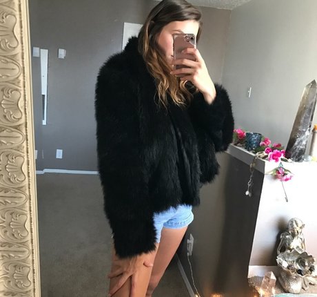 Autumn Brianne ヌードのポルノスター 画像