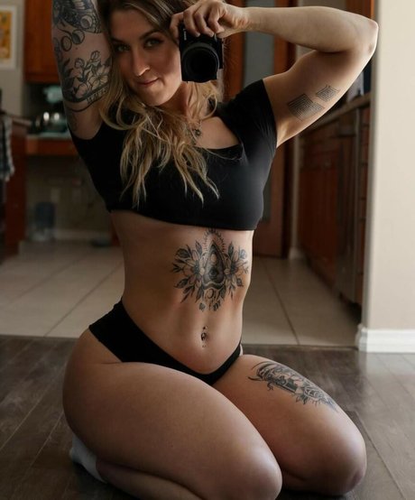 Kedfit ポルノスター セクシー 画像