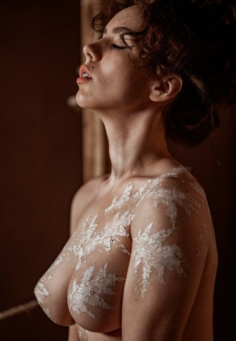 ラテン系ママオンリーファンズ ヌード 写真