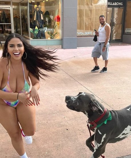 クーガー熟女オンリーファンズ セクシーヌード 写真