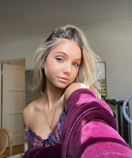 elmichelsen21 セックス女優 写真