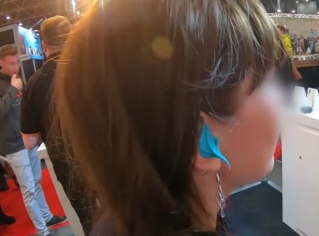 TwoWheelsAndAPonytail 美しいスター 写真