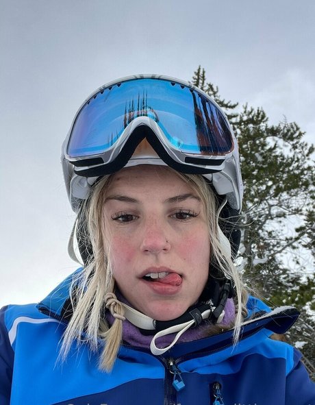 大学のオンリーファンズ アダルト ギャラリー