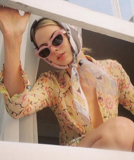 Allie Marie Evans アダルトモデル 写真