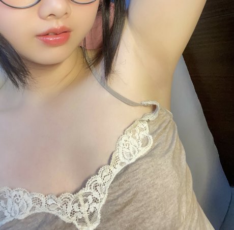 巨乳の熟女オンリーファンズ 無料ヌード 画像