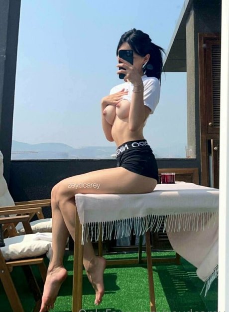 曲線美のクーガーオンリーファンズ セックス 写真