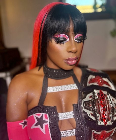 Trinity Fatu エロティック女優 アーカイブ