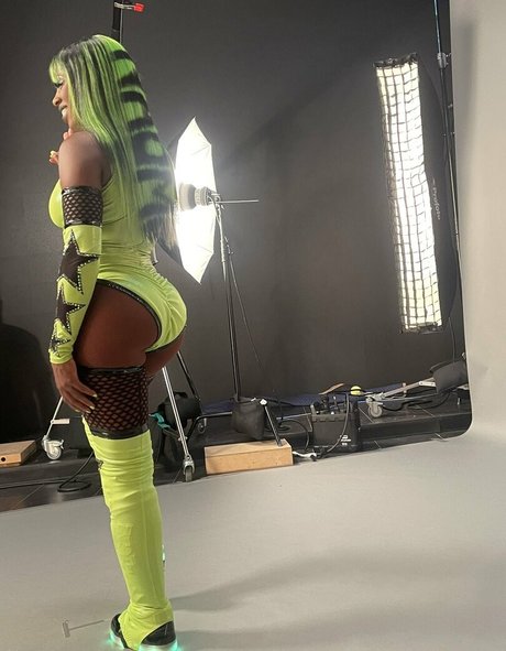 Trinity Fatu ポルノスター 素敵 写真