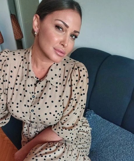 セクシーなラテン系オンリーファンズ ホットポルノ 画像