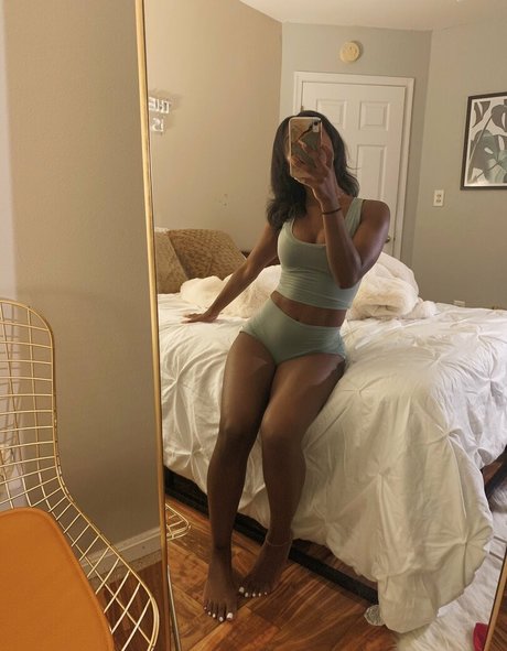 DivyaAdu 最高のモデル 写真