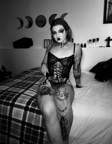 セクシーなラテン系オンリーファンズ 裸 画像