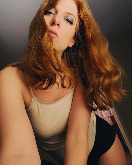 アジアンシスターオンリーファンズ セクシー裸 写真