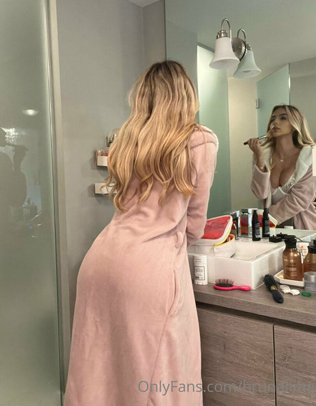 Bruna Lima 裸モデル 画像