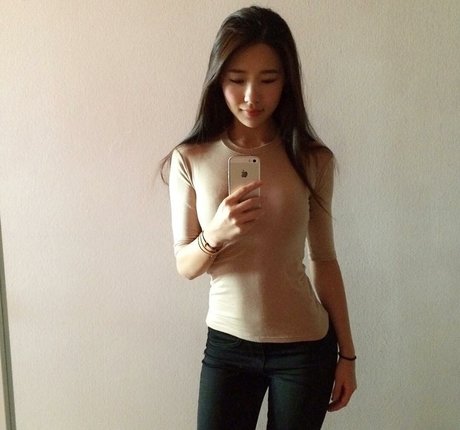 Lizwenya ポルノスター 美しい 画像