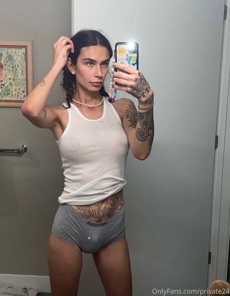 Julia Geltsman アート女優 写真