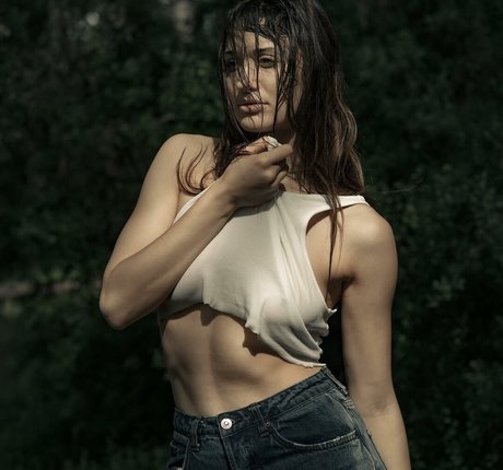 ダブルオンリーファン セクシーヌード 写真