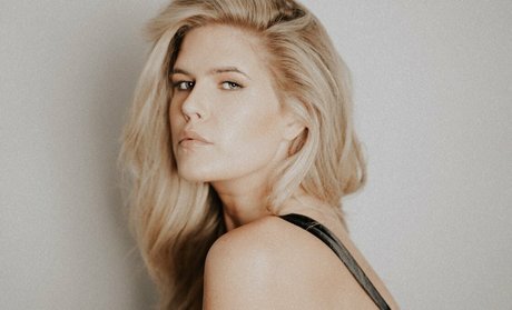 ワイドオンリーファン セックス 写真
