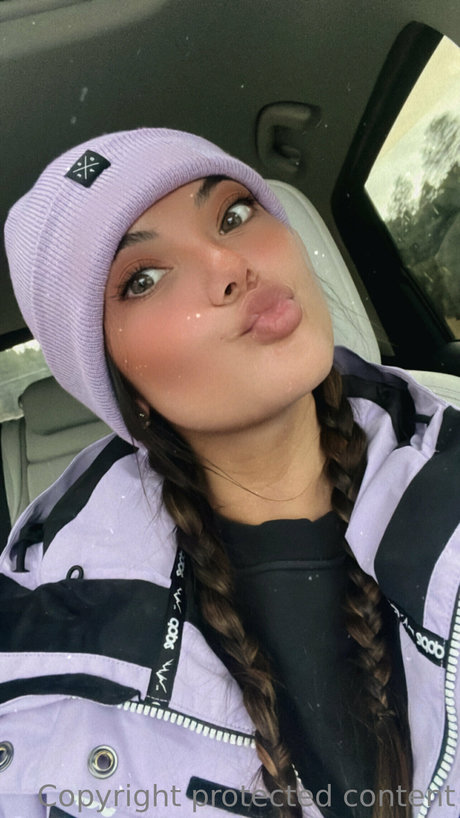 ママの足オンリーファンズ セクシー裸 写真