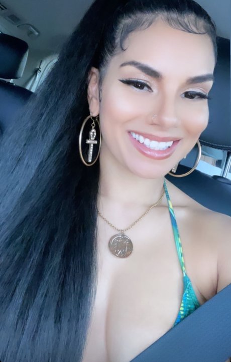 アナルトランスオンリーファンズ セクシーヌード 画像