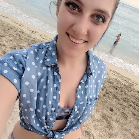 巨乳ブロンドのオンリーファンズ ホット 画像