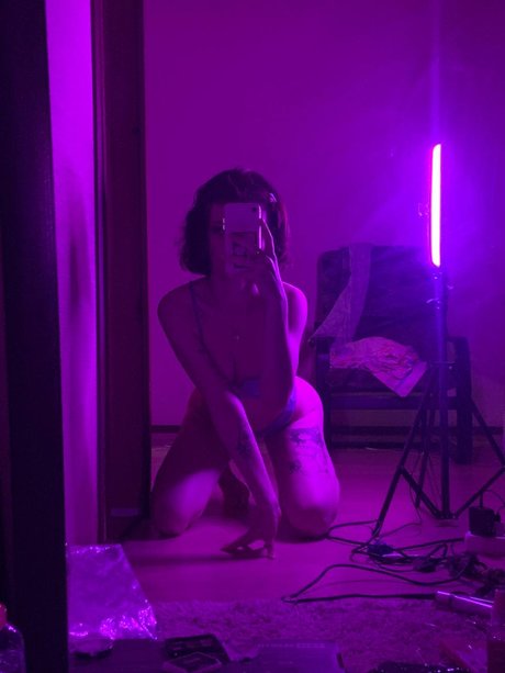 オンリーファンズを舐める 美しいヌード 画像