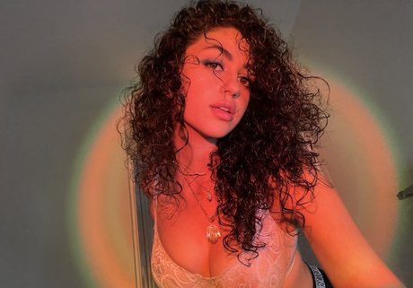 Maya Abdallah ポルノスター パーフェクト 写真
