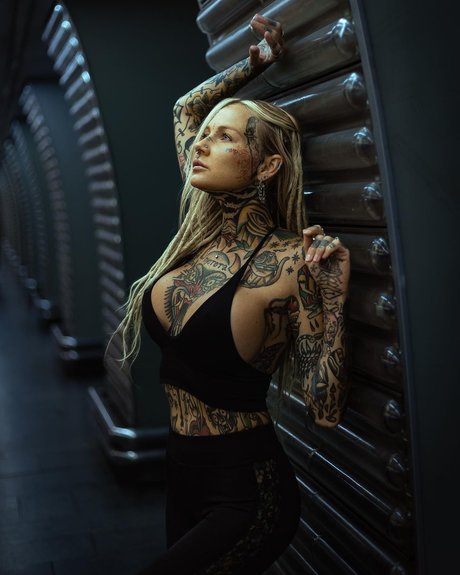Nikol Kalasova アダルトモデル 画像