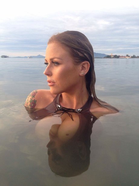 Yana Daems エロティックなモデル 画像