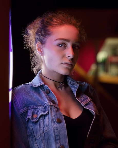 白いランジェリーオンリーファンズ 美しい裸 写真