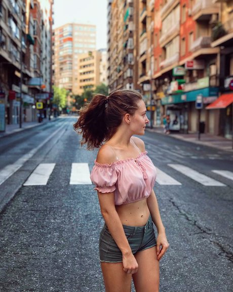 痩せた美女オンリーファンズ 美しいヌード 写真