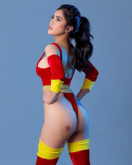 Daisy Pascual エロティックなポルノスター 写真