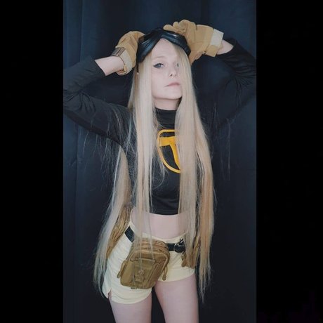 Invaderdd Dee Mente ホット女優 写真