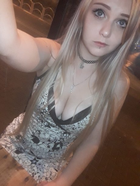 Invaderdd Dee Mente ポルノスター エロティック 写真