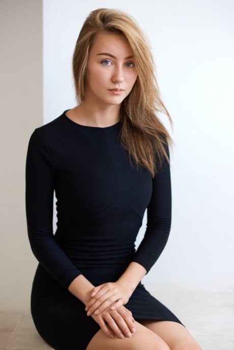 Kristina Mikulishsky 最高の女優 ギャラリー