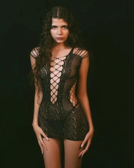 Emily Miller 独占モデル 写真